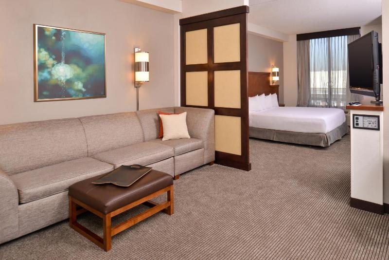 King Room with Sofa Bed - High Floor image 4