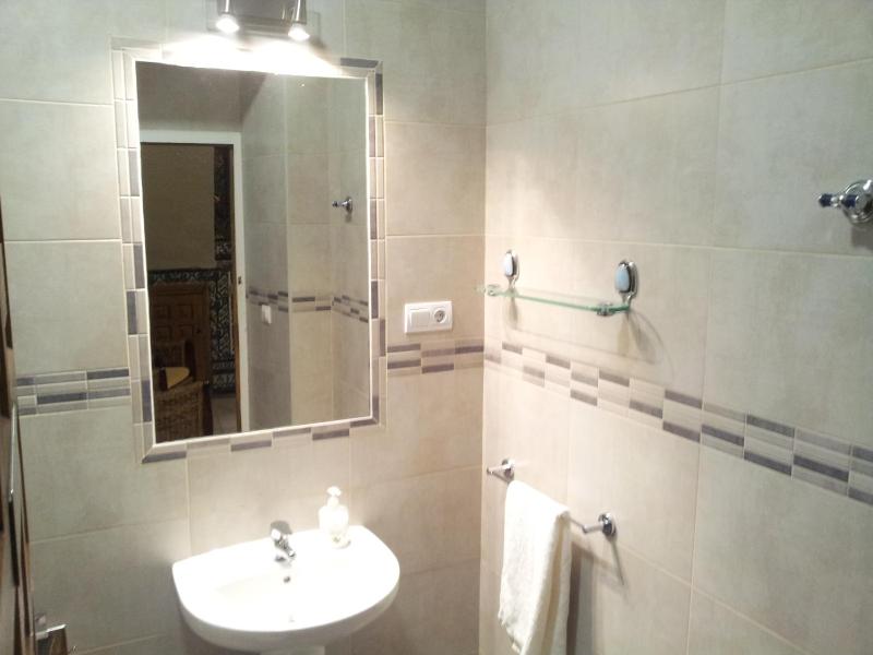 Double Room with Bunk Bed and Shared Bathroom image 2