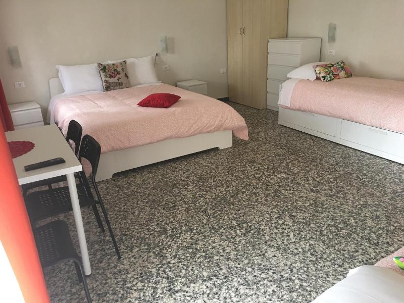 Quadruple Room with Private External Bathroom image 3