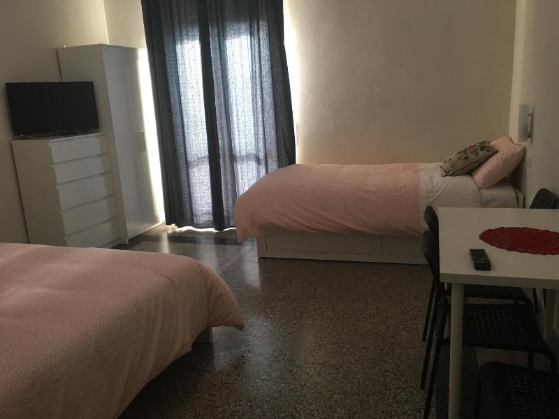 Triple Room with Private Bathroom image 2