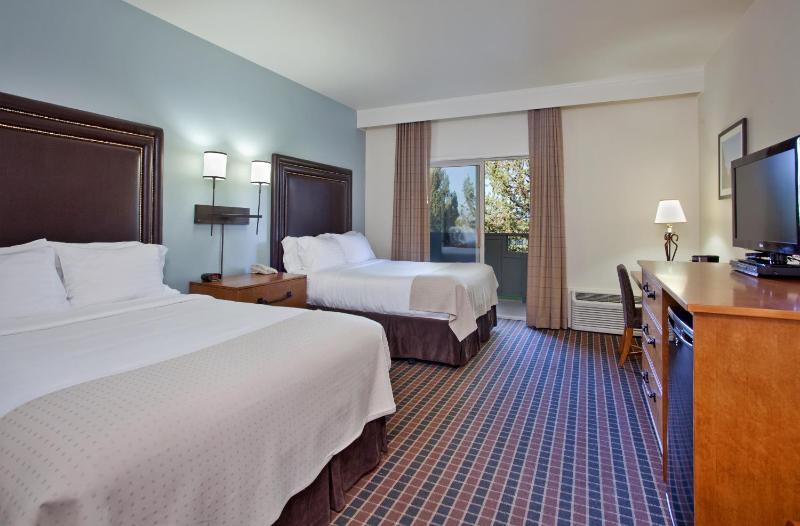 Queen Room with Two Queen Beds image 1