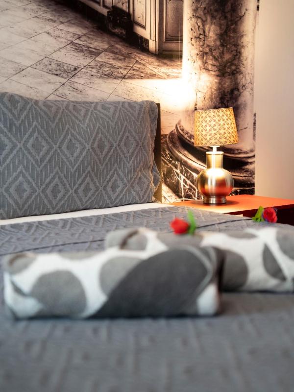 Premium Apartment for 4 near MuseumsQuartier Metro U2 & U3 - image 5