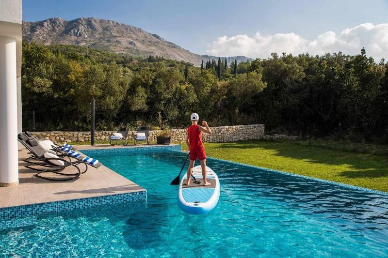 Villa Mlini Quiet Land with pool and badminton court - image 21