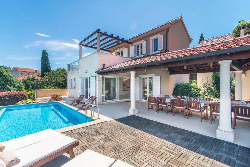 Luxury Seafront Villa Mediterranean on Brač with pool - image 9