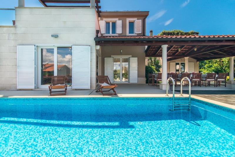 Luxury Seafront Villa Mediterranean on Brač with pool - image 38