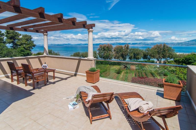Luxury Seafront Villa Mediterranean on Brač with pool - image 33