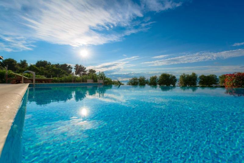 Luxury Seafront Villa Mediterranean on Brač with pool - image 34