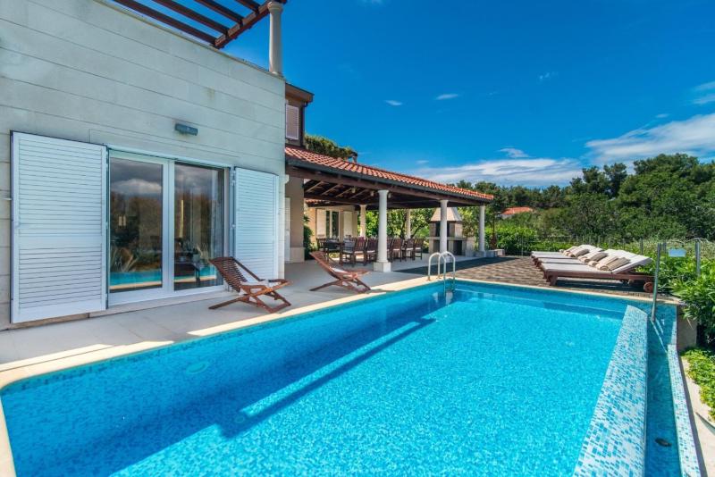 Luxury Seafront Villa Mediterranean on Brač with pool - image 17