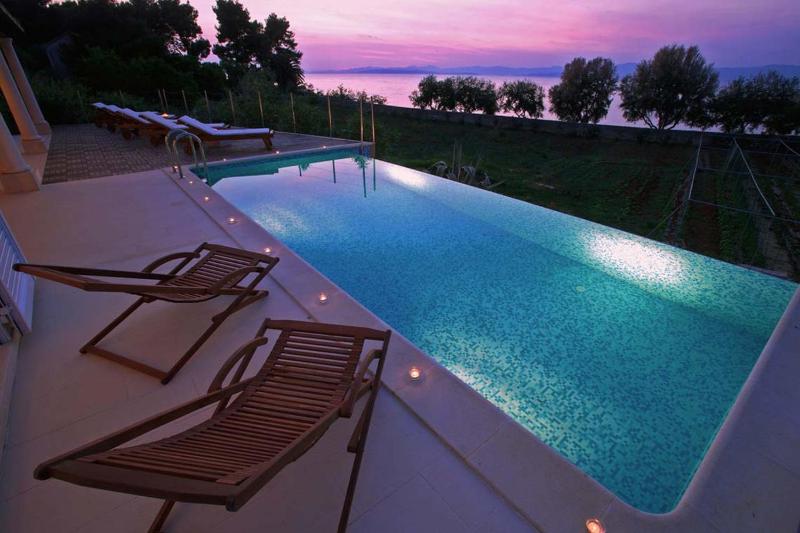 Luxury Seafront Villa Mediterranean on Brač with pool - image 14
