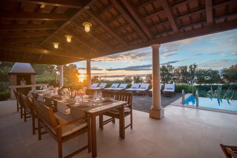Luxury Seafront Villa Mediterranean on Brač with pool - image 15