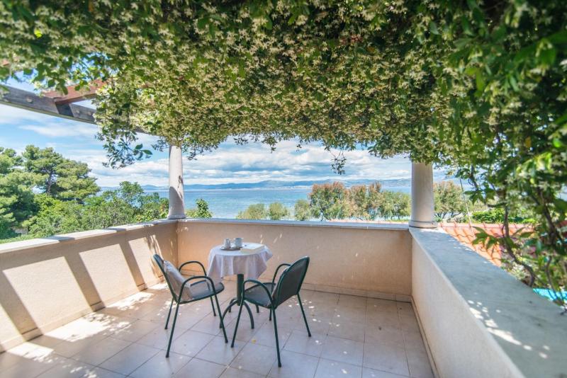 Luxury Seafront Villa Mediterranean on Brač with pool - image 2