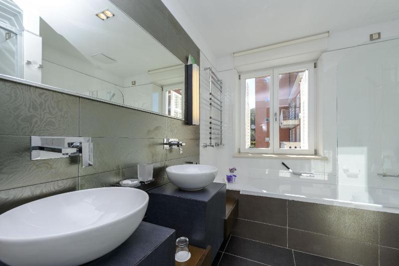 Superior Double Room image 3