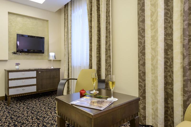Superior Double Room image 4