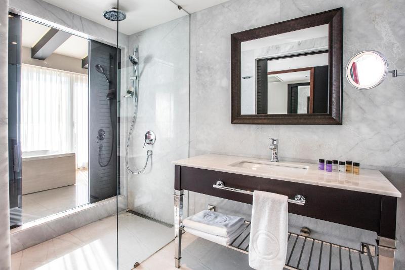 Honeymoon Suite image 2