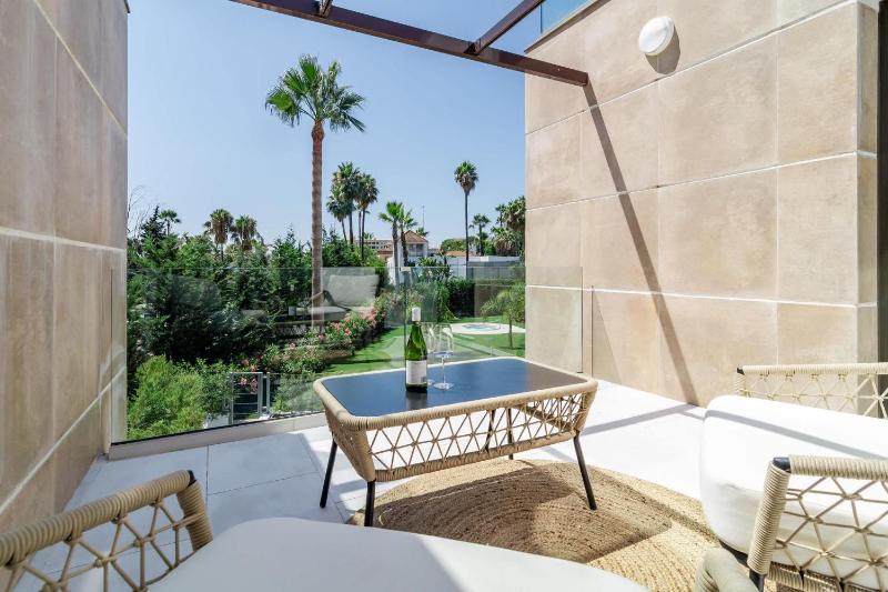 Nueva Andalucia Townhouse Private Garden and Garage - image 14