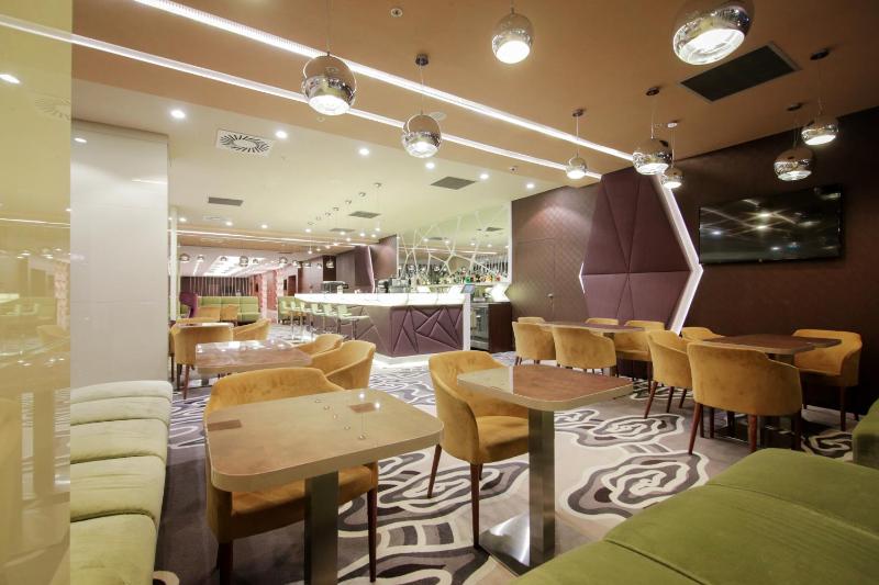 Ramada Plaza by Wyndham Craiova - image 16
