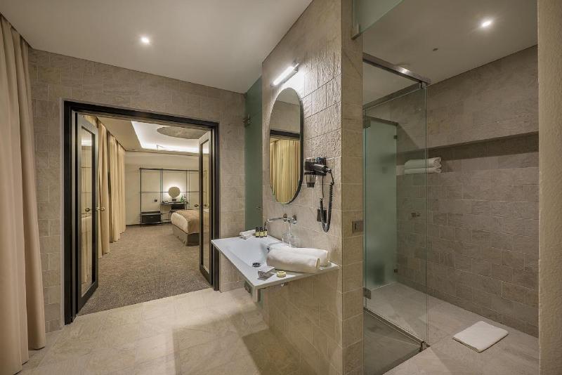 Suite with Balcony image 4