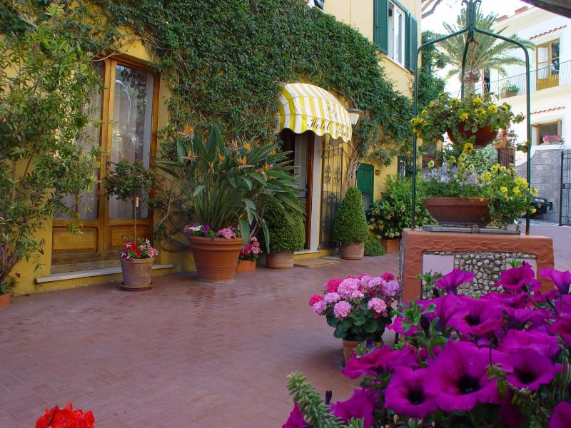 Hotel Monti - image 4