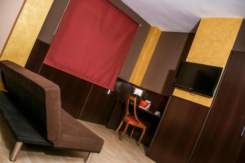 Superior Twin Room image 1
