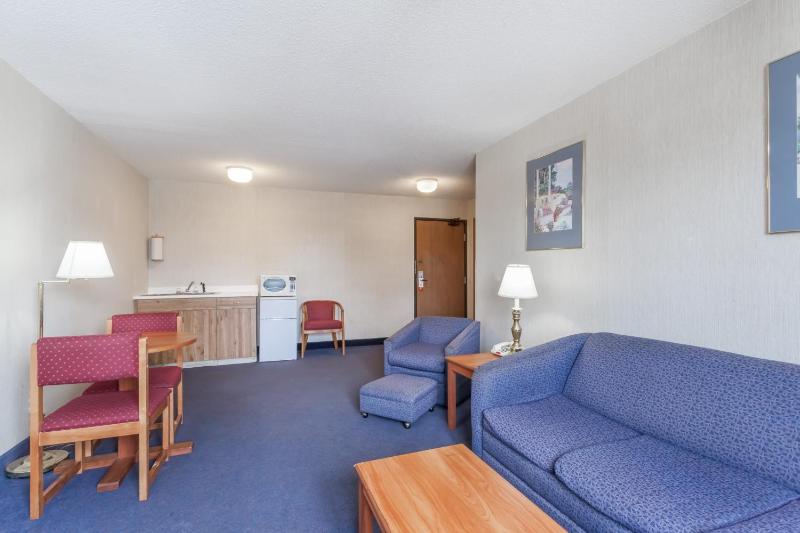 One-Bedroom King Suite - Non-Smoking image 1