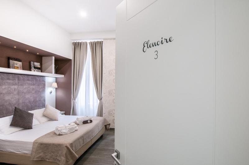 Double or Twin Room image 4