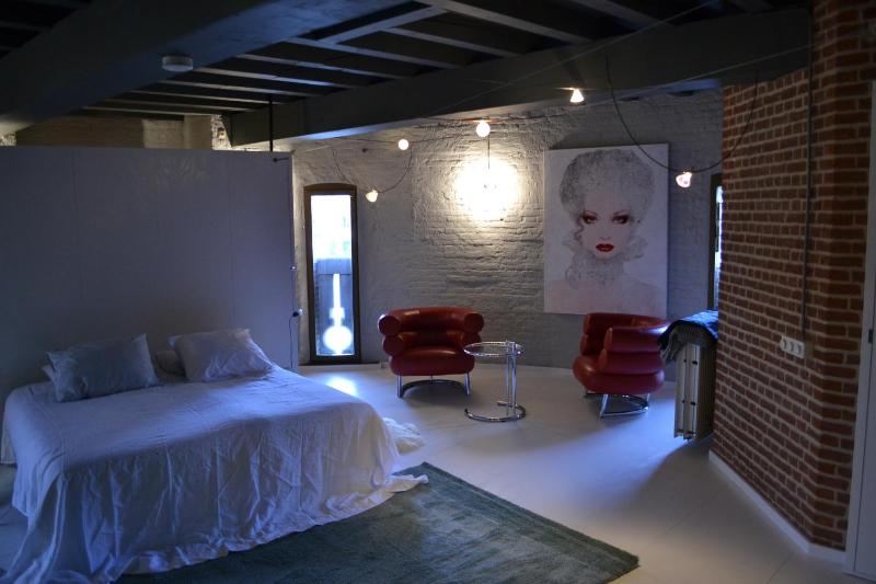 Deluxe Double Room with Private Bathroom image 4