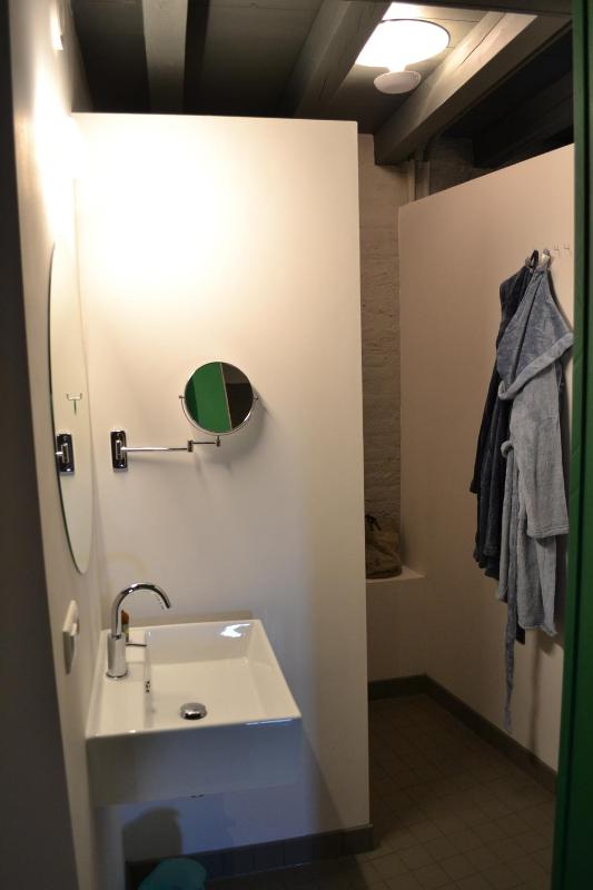 Deluxe Double Room with Private Bathroom image 2