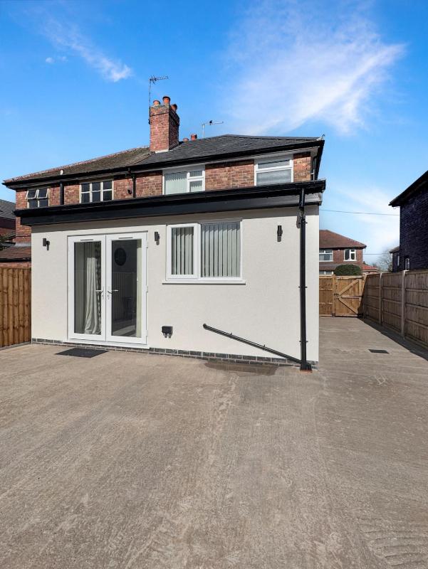 Spacious 4Bed Home with Garden & Driveway Beeston - image 11
