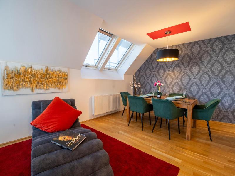 Premium Duplex 2BR for 6 with Balcony near City Museums Metro U3 U2 - image 13