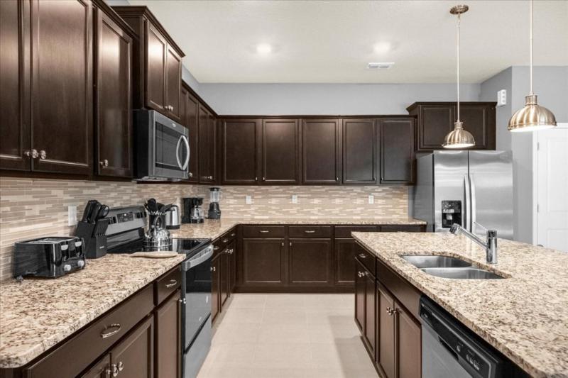 10 Bedrooms 8 Bathrooms Windsor Island 4141LA home - image 46