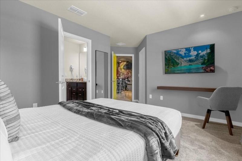 10 Bedrooms 8 Bathrooms Windsor Island 4141LA home - image 5