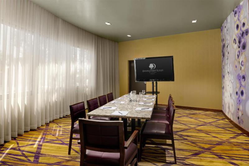 DoubleTree Suites by Hilton Hotel Phoenix - image 32