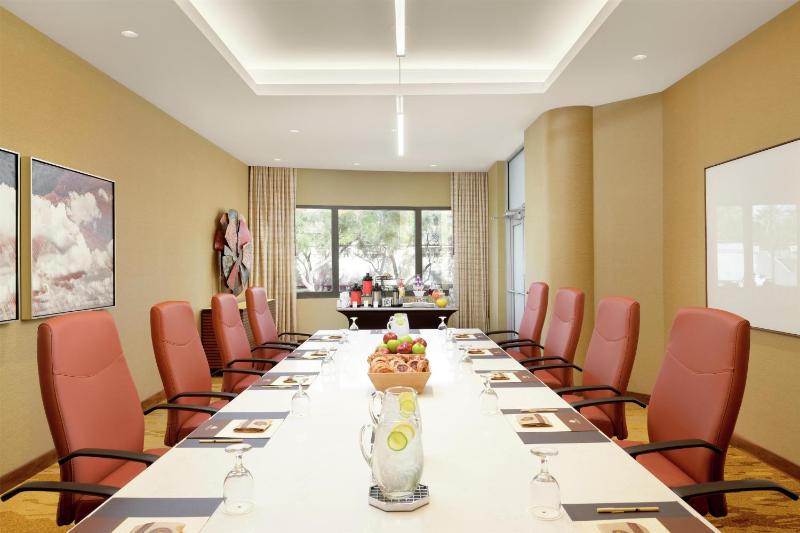 DoubleTree Suites by Hilton Hotel Phoenix - image 9