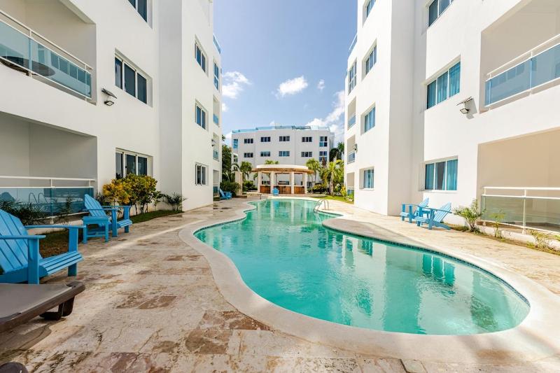 Steps from the ocean and white sand top location - image 46