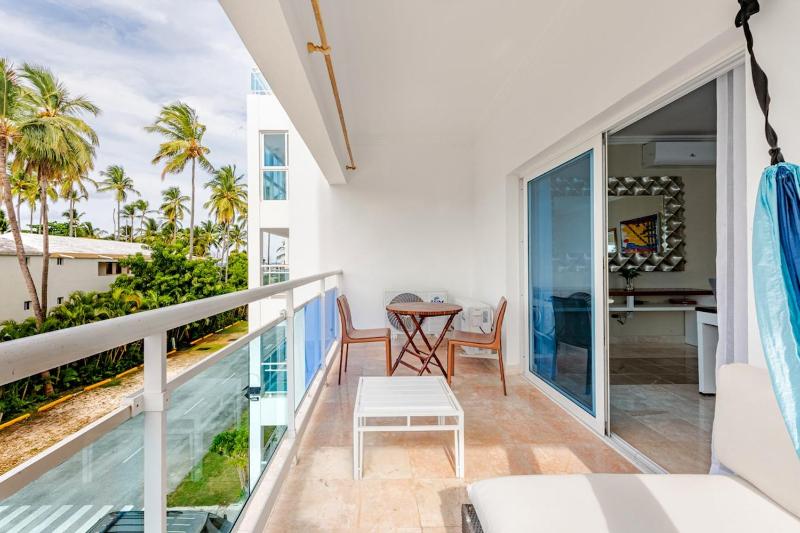 Steps from the ocean and white sand top location - image 19