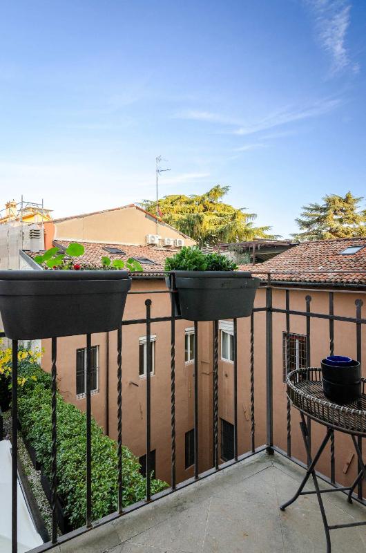 Luxury one bedroom in best location - image 16