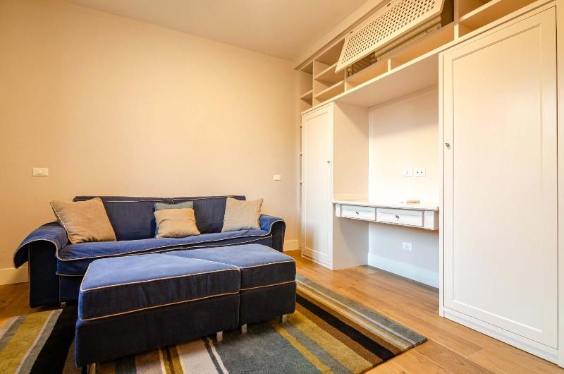 Luxury one bedroom in best location - image 14