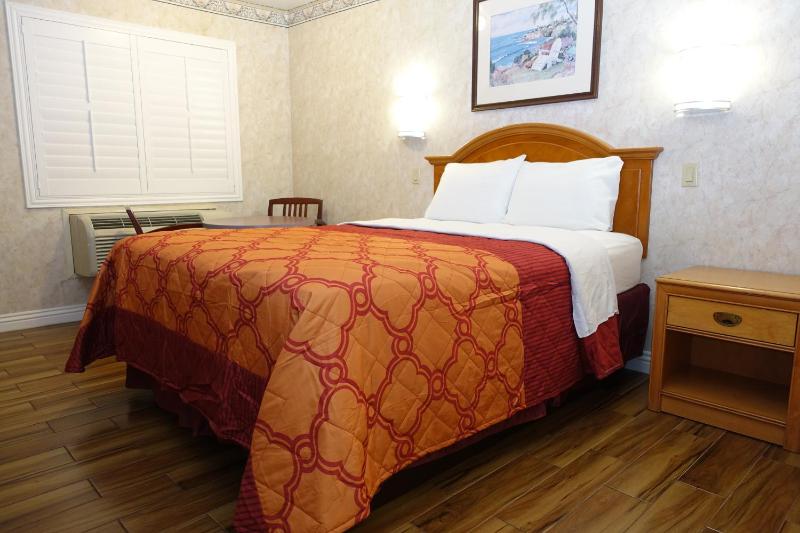 Queen Room image 1