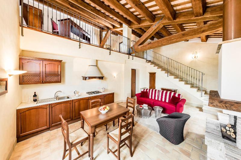 Apartment - Split Level image 4