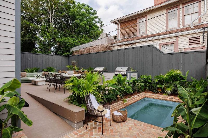 6-bedroom Garden District Suite Shared Hotel Pool - image 5