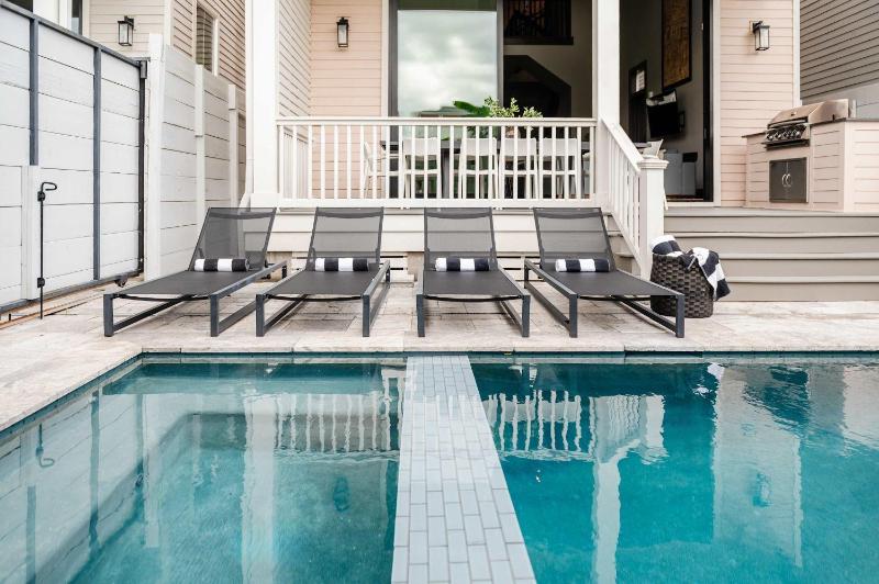 Luxe 7 Bedroom Home Heated Pool & Spa - image 1