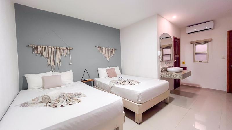 Ahava Hotel - image 13