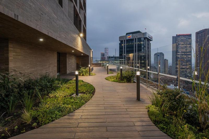 Luxury Loft Rooftop Pool & Gym Prime Bogota Location Near Monserrate & Museums - image 11