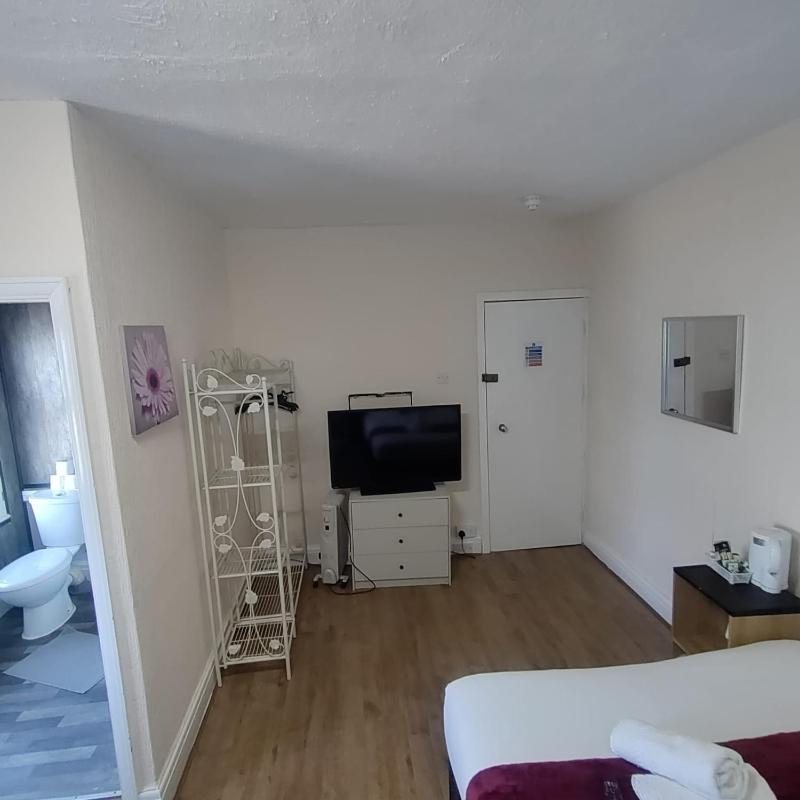 South Cliff Hotel - image 2