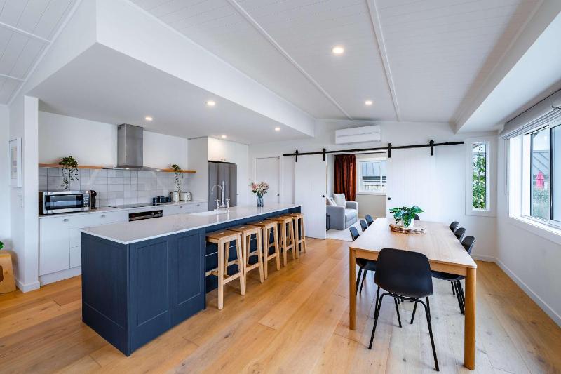 Farrant Drive Hideaway with Mountain Views - image 28