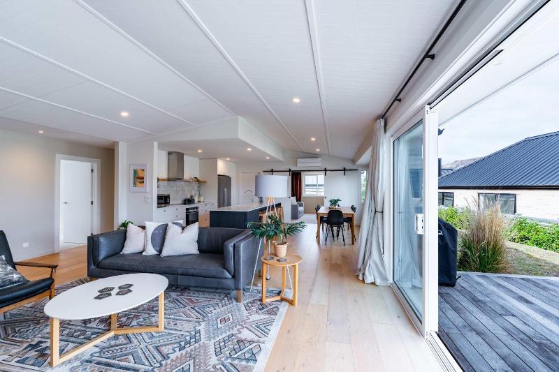 Farrant Drive Hideaway with Mountain Views - image 20