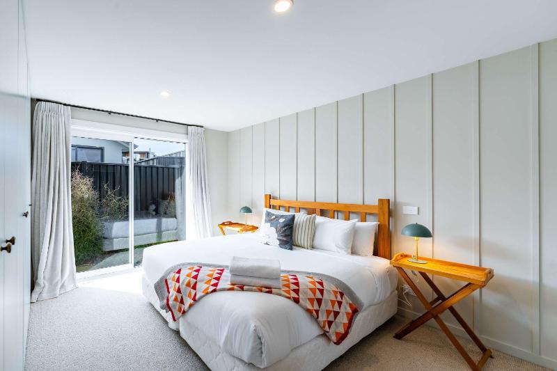 Farrant Drive Hideaway with Mountain Views - image 24
