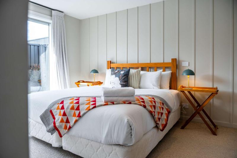 Farrant Drive Hideaway with Mountain Views - image 21