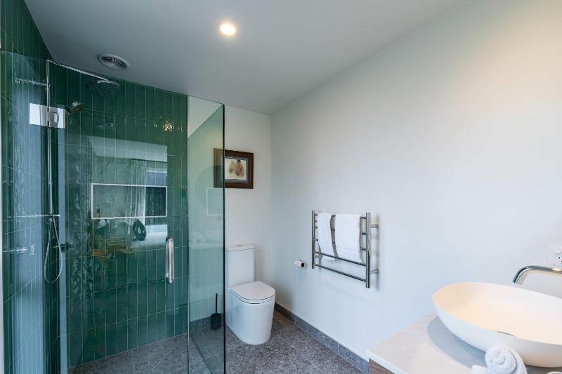 Farrant Drive Hideaway with Mountain Views - image 30