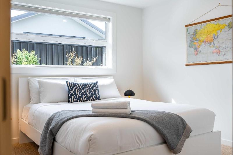 Farrant Drive Hideaway with Mountain Views - image 16